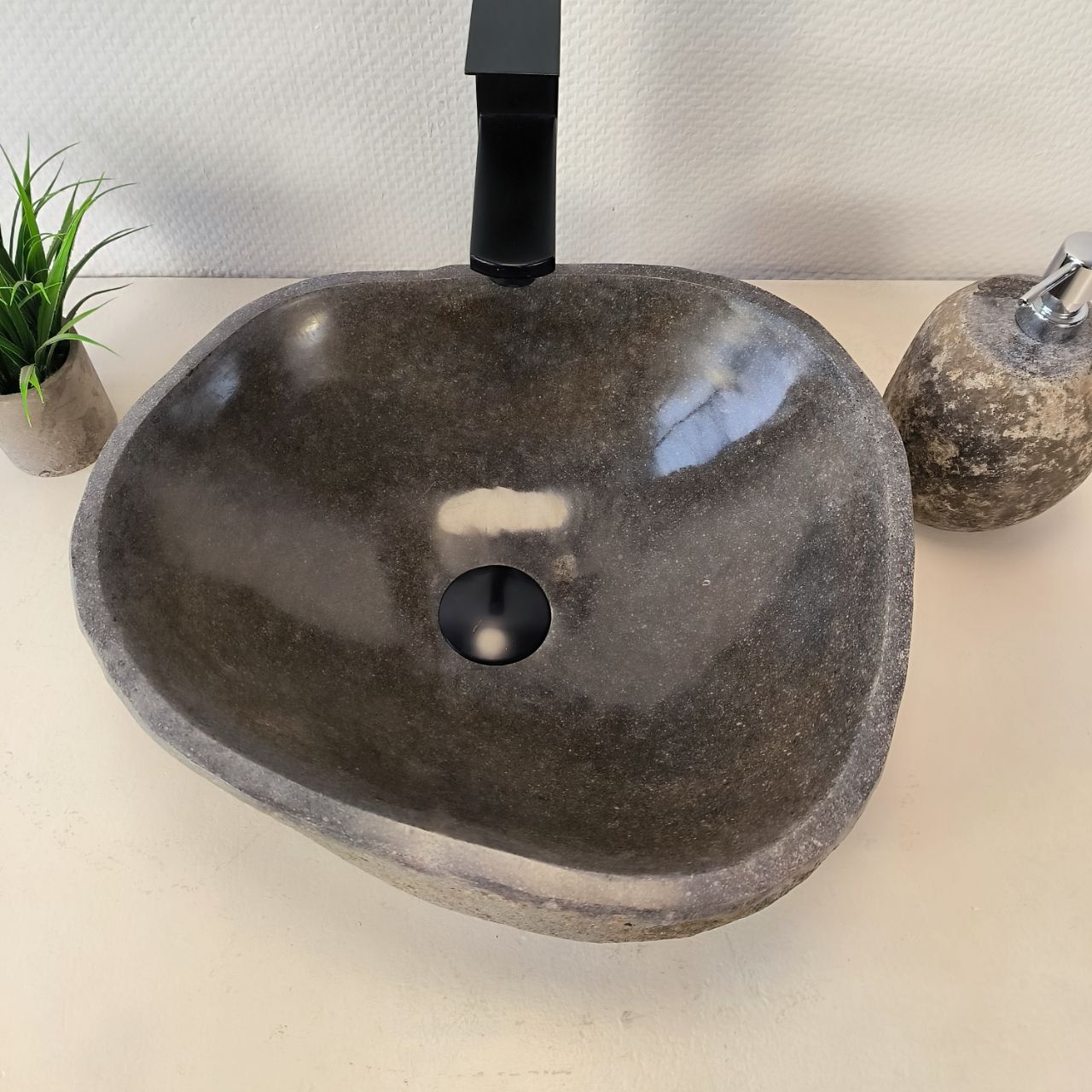 Раковина из речного камня RS-66009 42х37х15 из натурального камня
