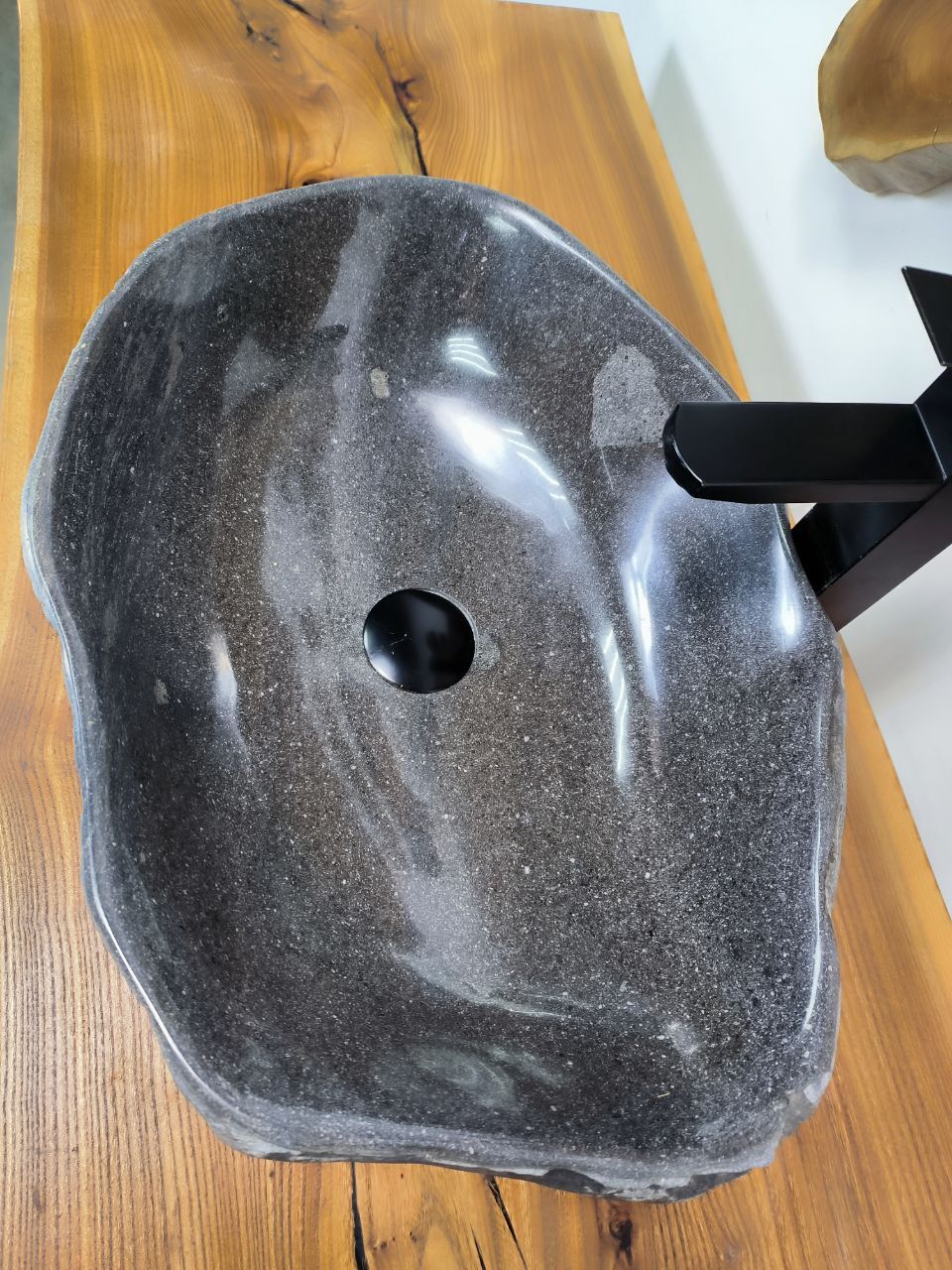 Раковина из речного камня RS-66685 52х37х15 из натурального камня