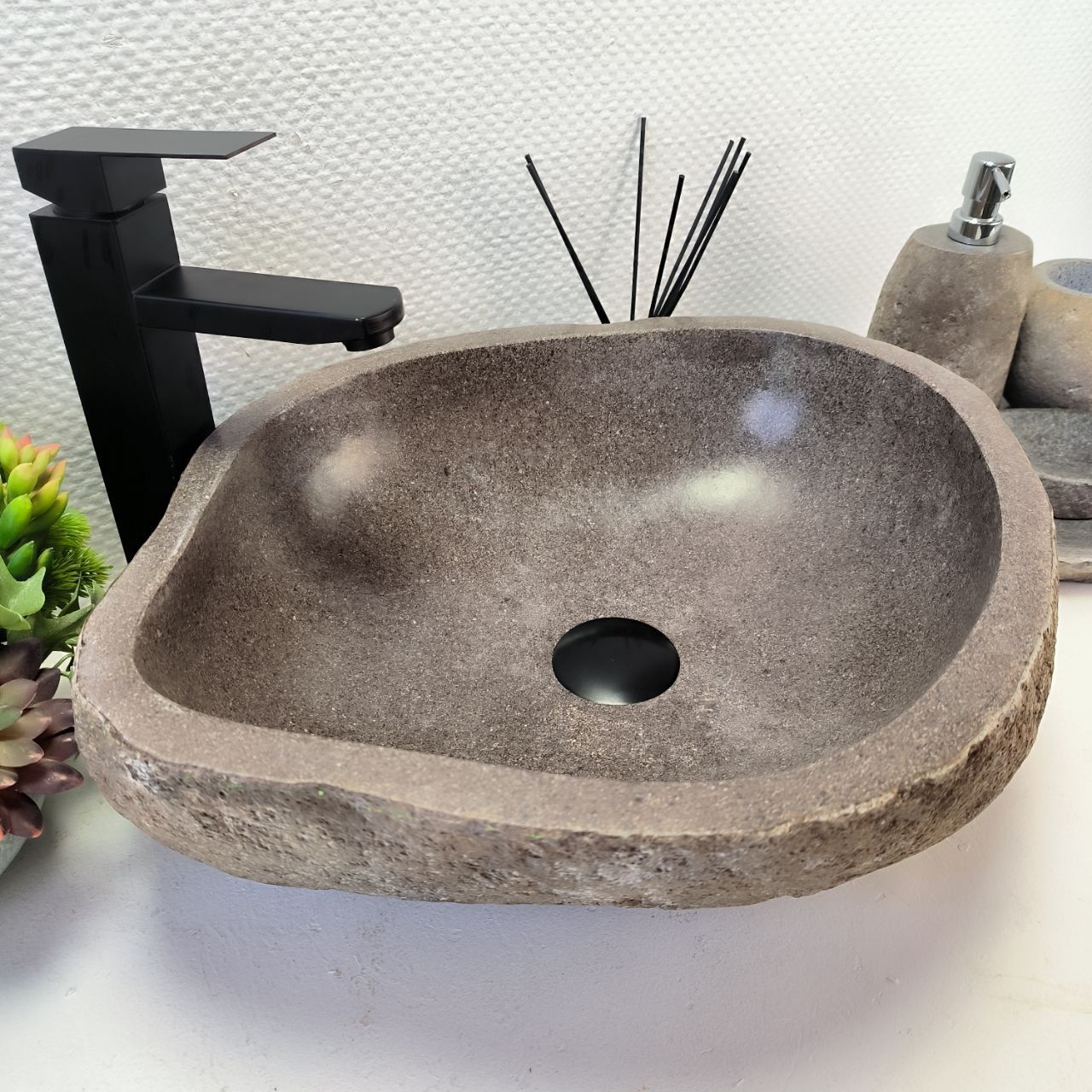 Раковина из речного камня RS-64132 (47*39*15) из натурального камня