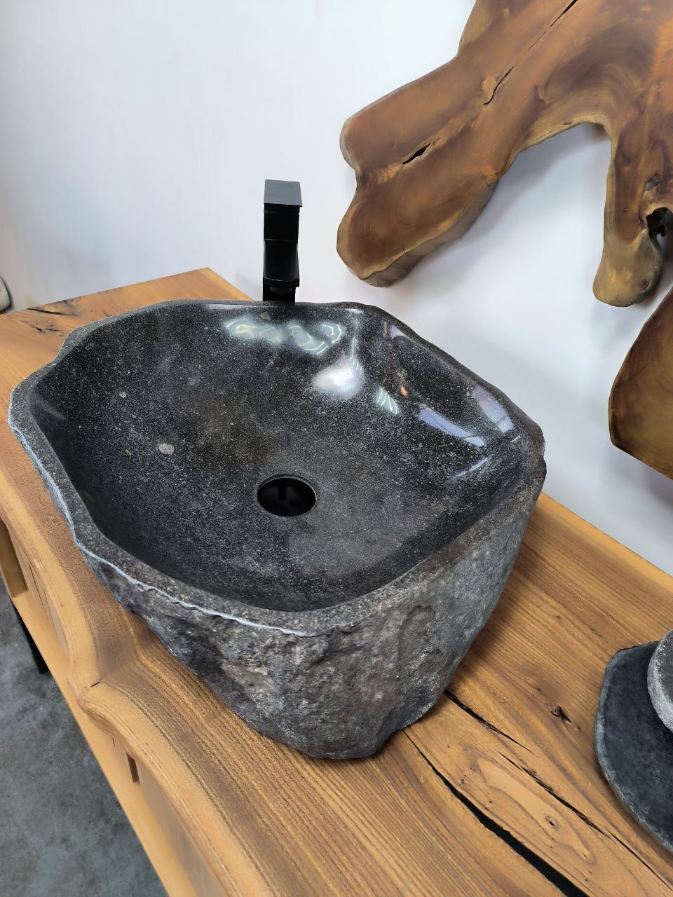Раковина из речного камня RS-66321 52х46х15 из натурального камня