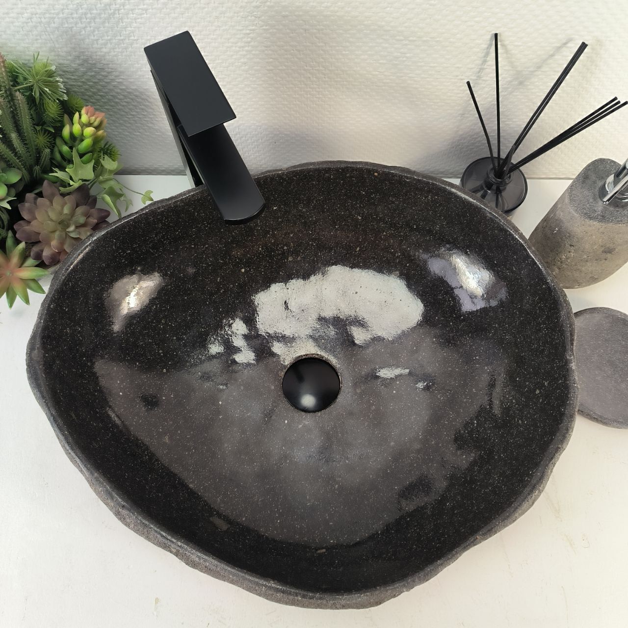 Раковина из речного камня RS-65240 54*44*15 из натурального камня