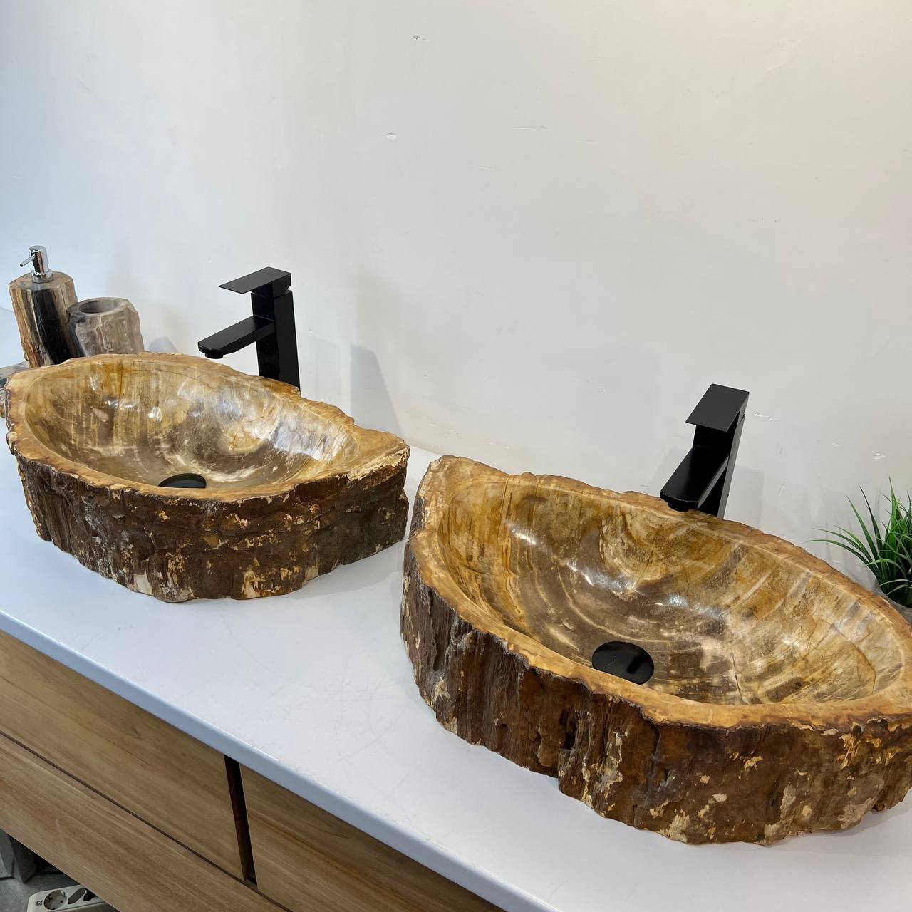 Раковина из окаменелого дерева ПАРА! OD-67003 61*34*15 из натурального камня
