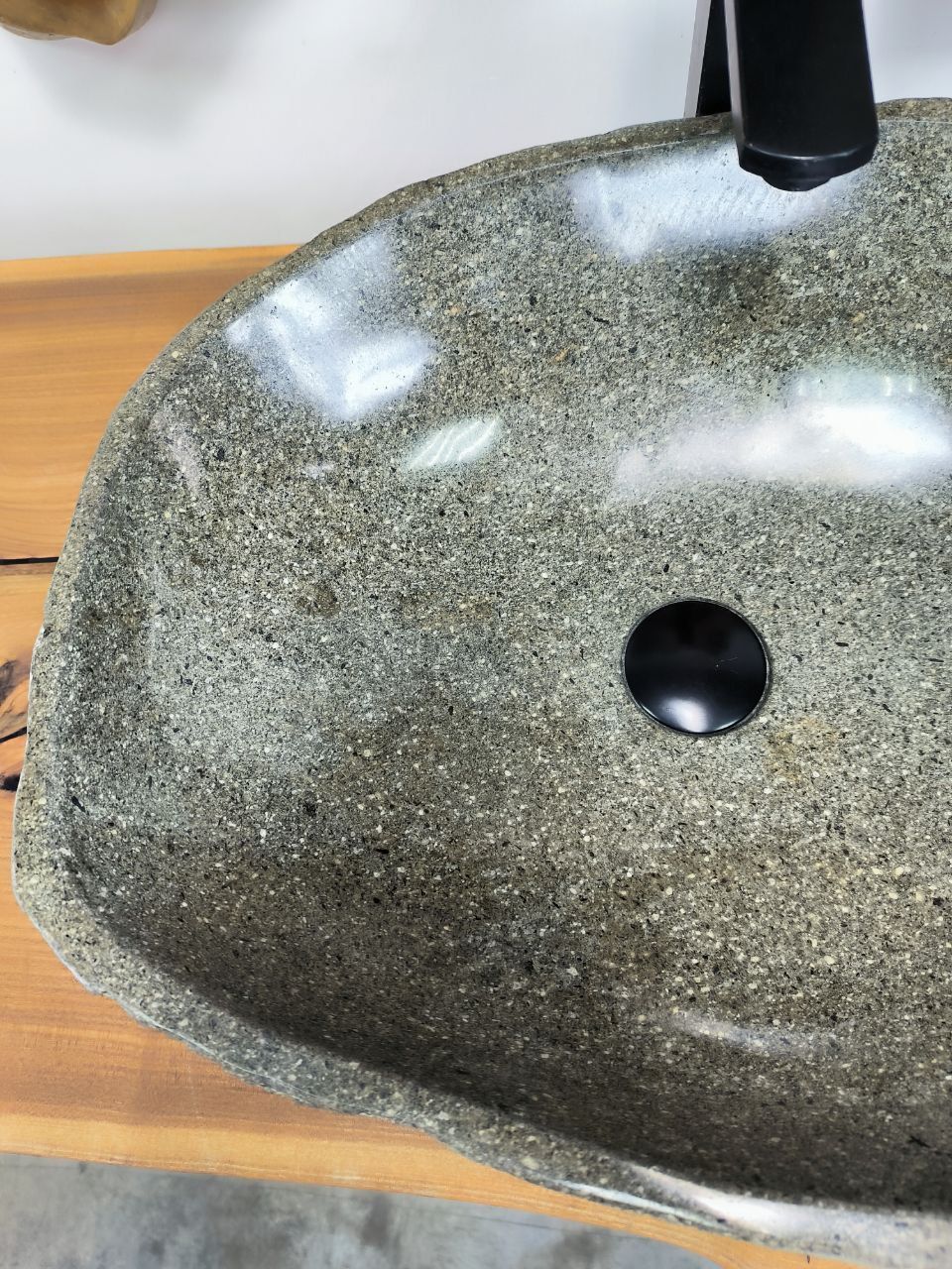 Раковина из речного камня RS-66423 51х42х16 из натурального камня