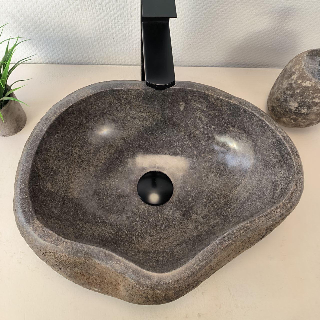 Раковина из речного камня RS-66008 43х37х15 из натурального камня