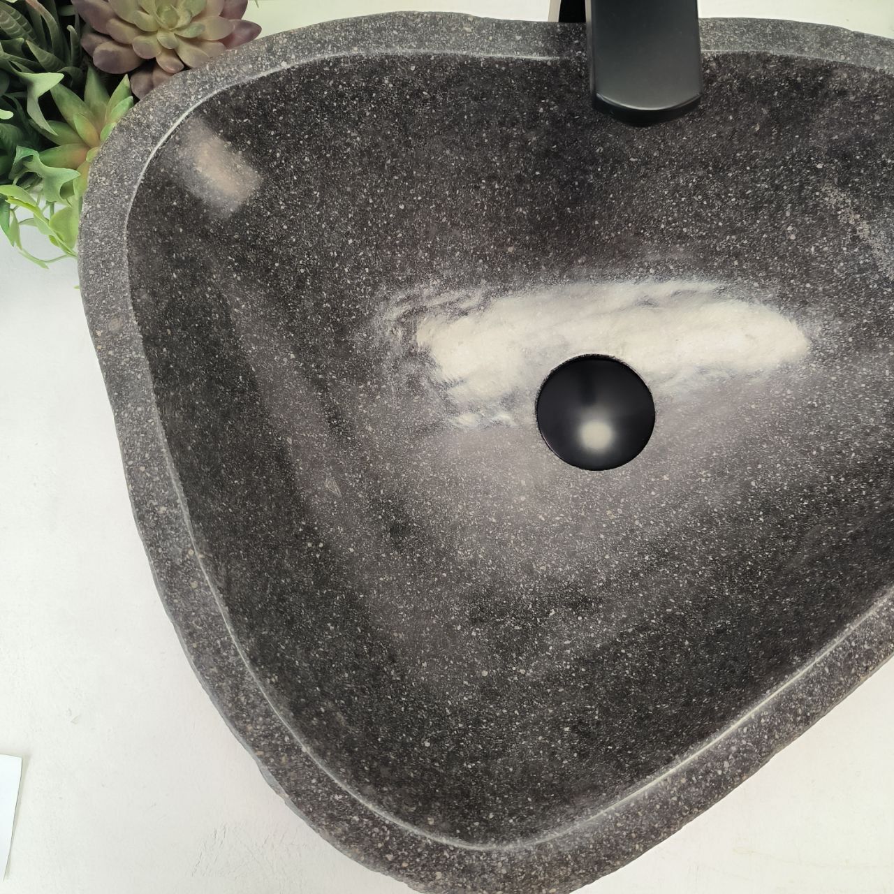 Раковина из речного камня RS-62804 (51*41*15) из натурального камня