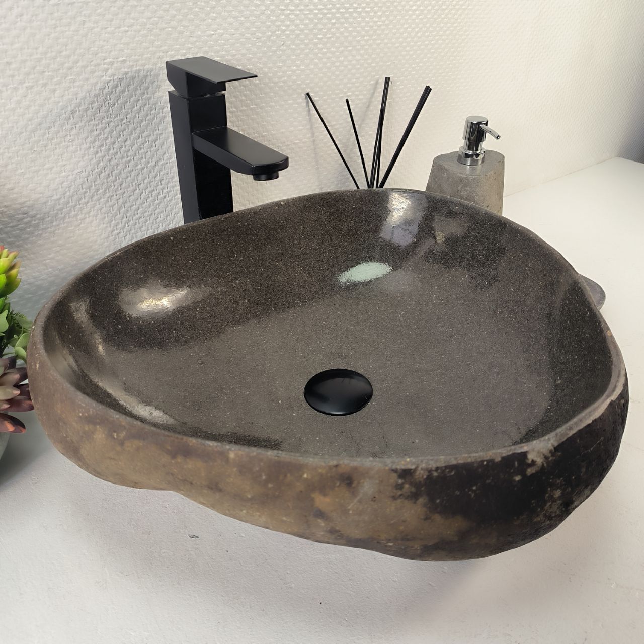 Раковина из речного камня RS-65257 48*44*15 из натурального камня