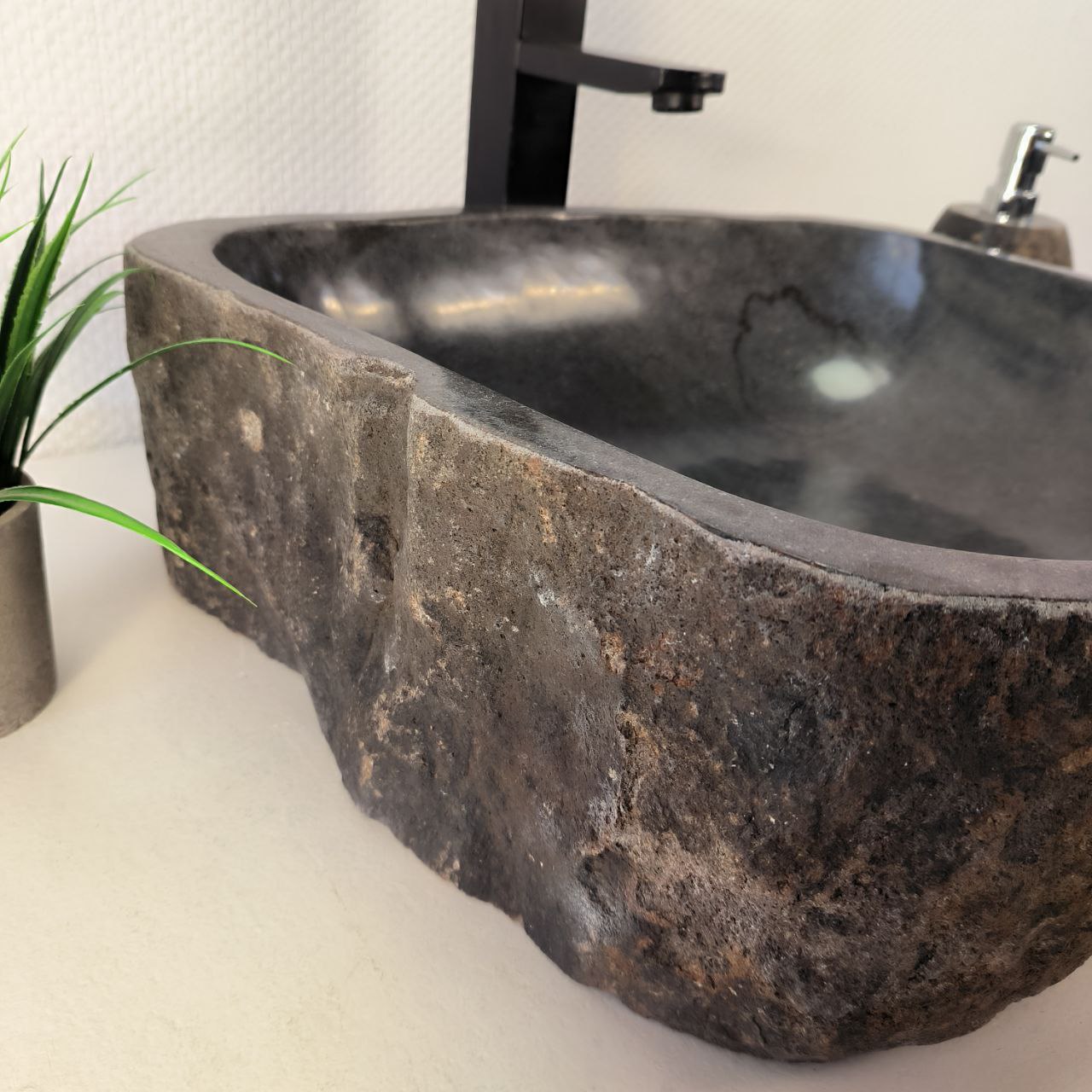 Раковина из речного камня RS-66089 46х43х15 из натурального камня