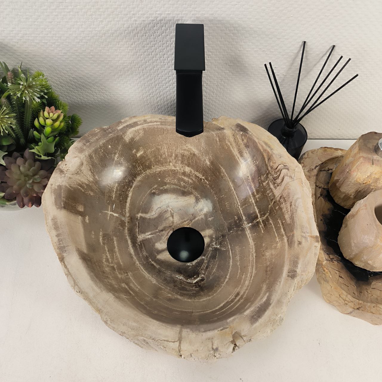 tvhpf8uqes4bo9jvzv3yl4h4jkgb7nrt