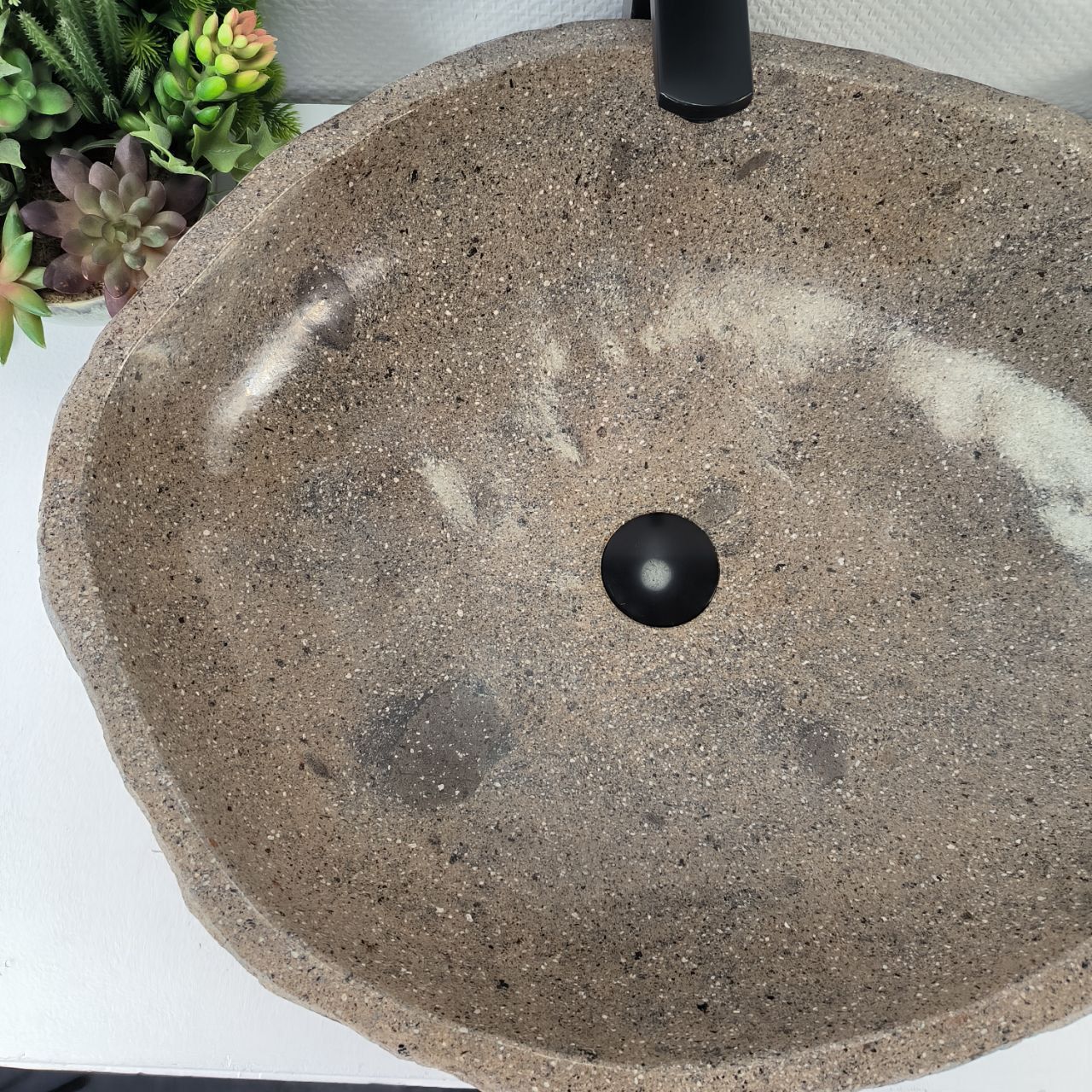 Раковина из речного камня RS-65408 64*53*15 из натурального камня