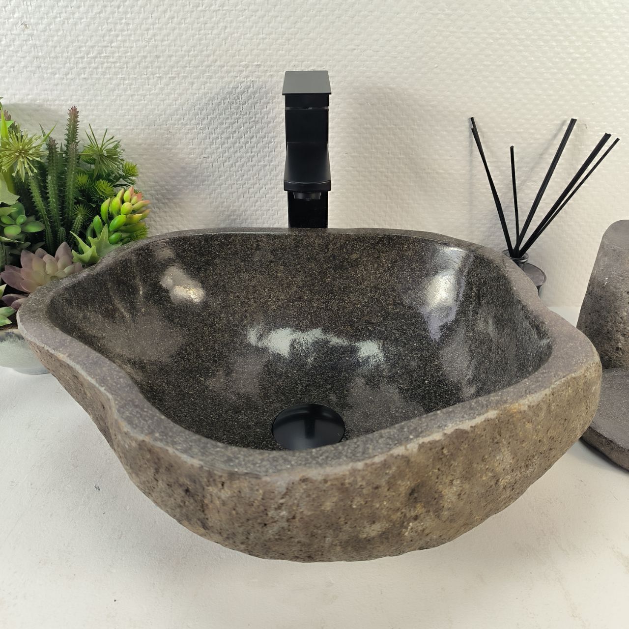 Раковина из речного камня RS-65252 45*37*15 из натурального камня