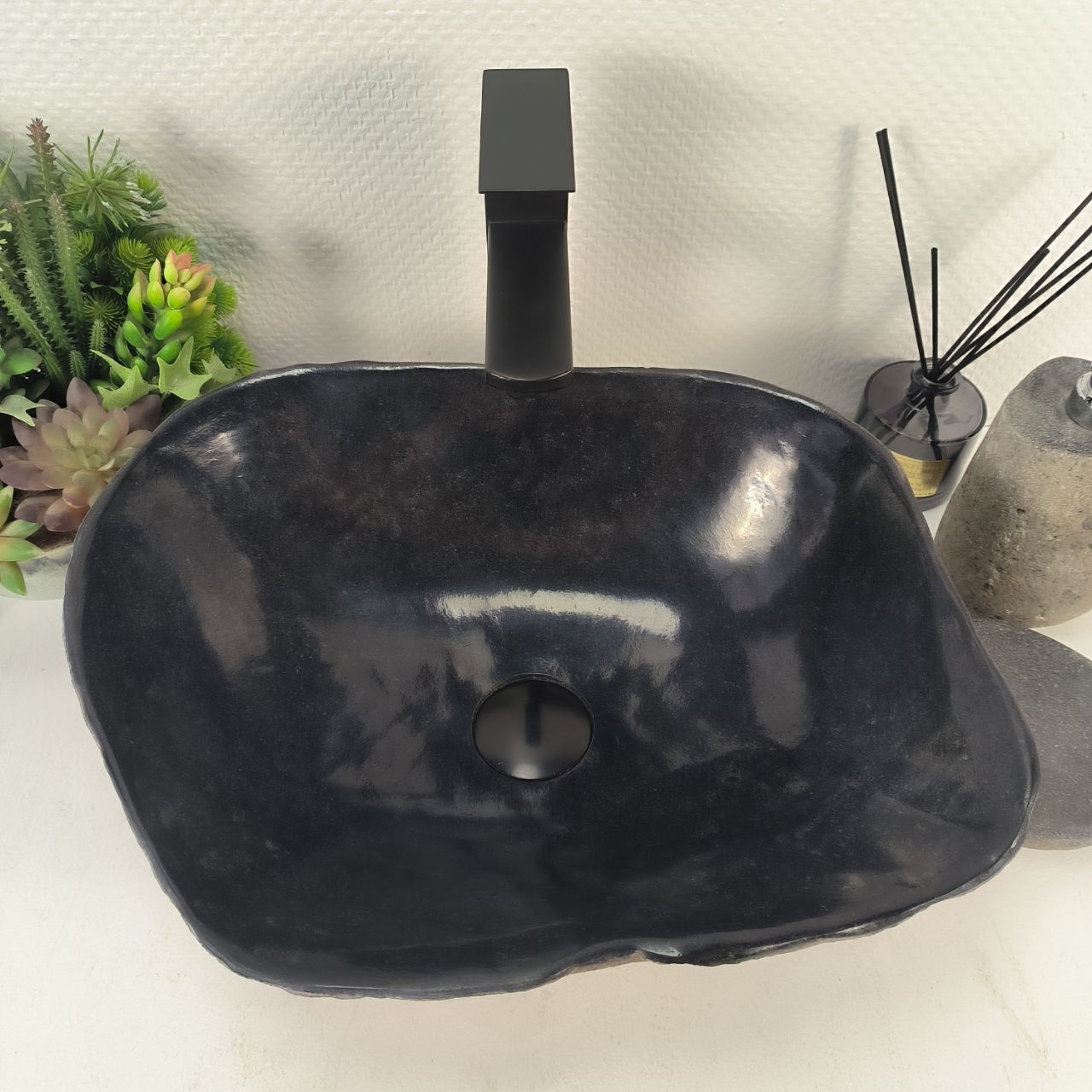 Раковина из речного камня RS-65191 44*36*15 из натурального камня