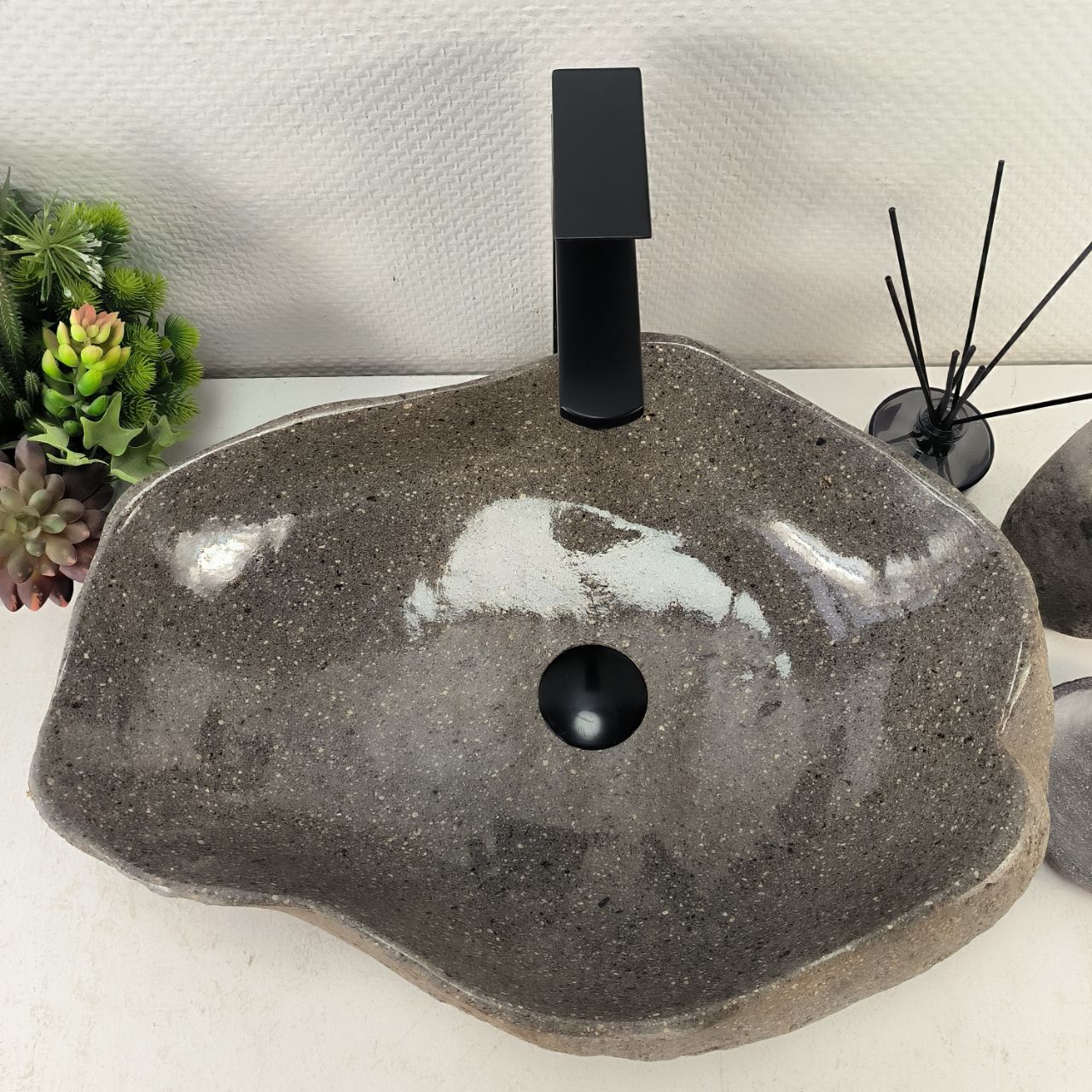 Раковина из речного камня RS-65116 52*39*15 из натурального камня