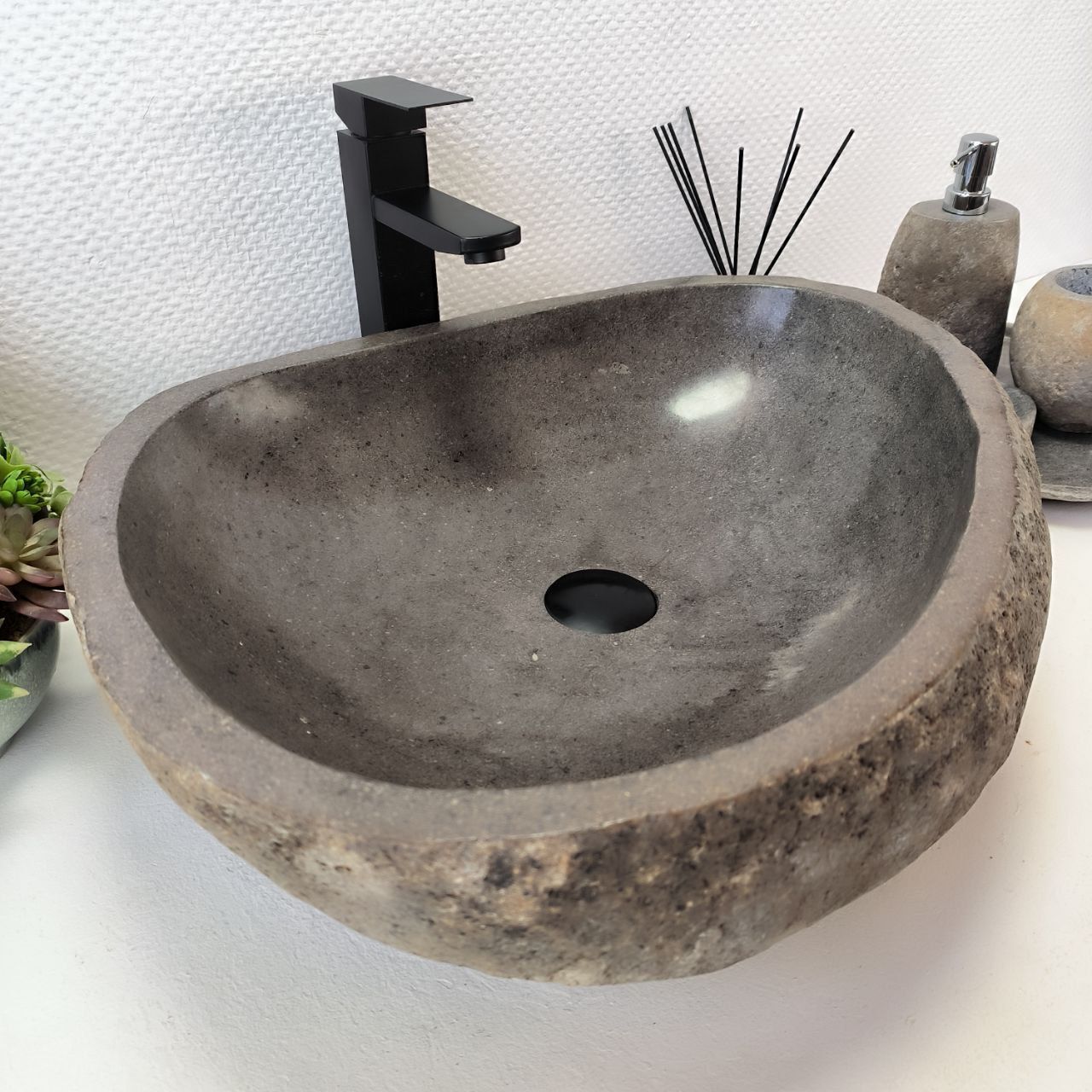 Раковина из речного камня RS-63547 (55*46*16) из натурального камня