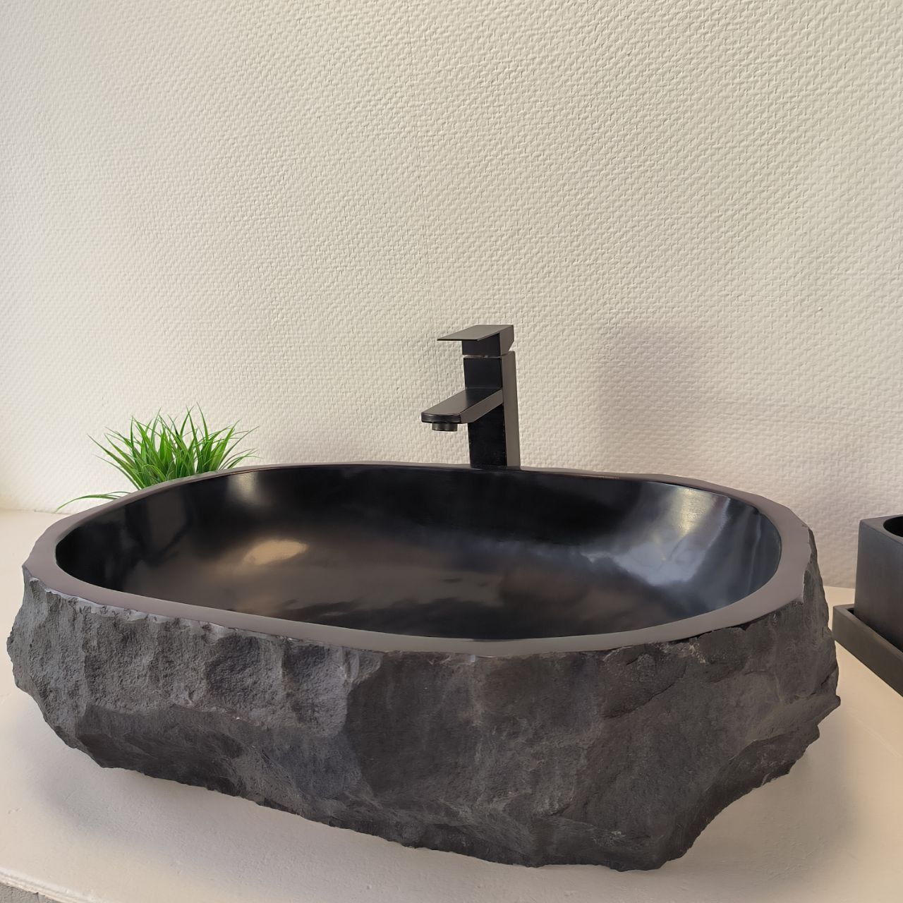 Раковина из андезита Erozy Black EA-64852 60*41*16 из натурального камня