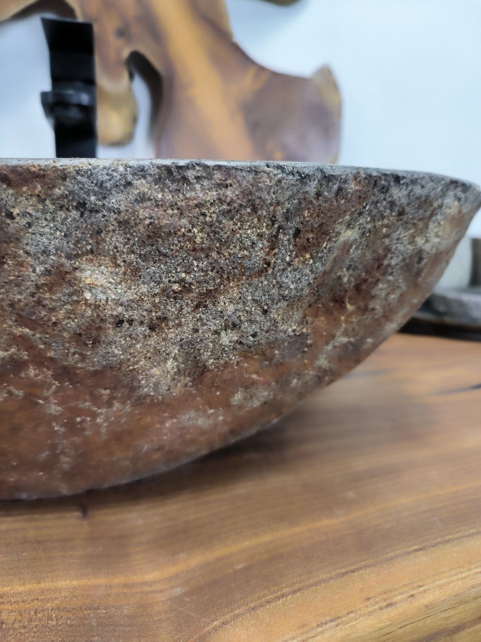 Раковина из речного камня RS-66425 56х36х15 из натурального камня