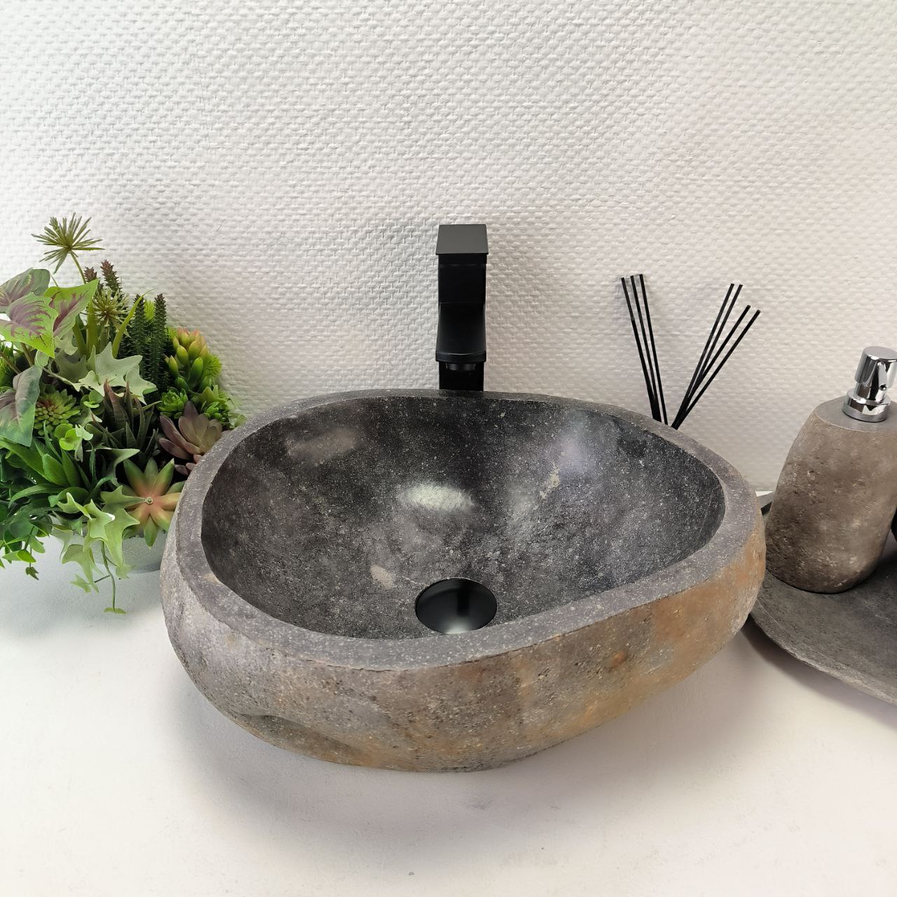 mbo8env3i0g078hkb9di15mx0vsqvcn0