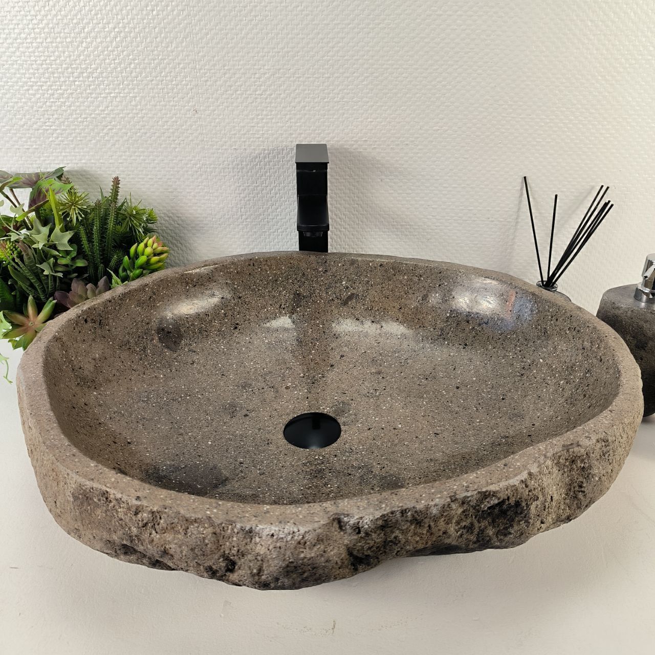 Раковина из речного камня RS-65408 64*53*15 из натурального камня