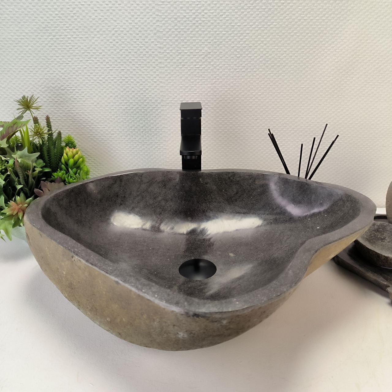 Раковина из речного камня RS-62788 (60*48*15) из натурального камня