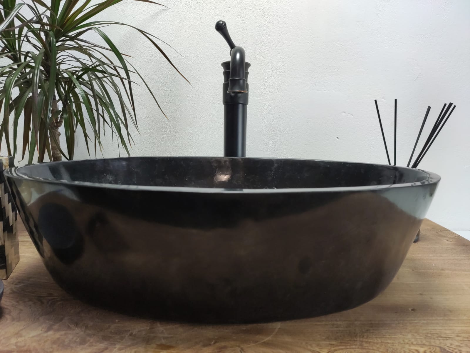 Раковина из мрамора Oval Black Tin Lip MO-60974 52*38*14 из натурального камня