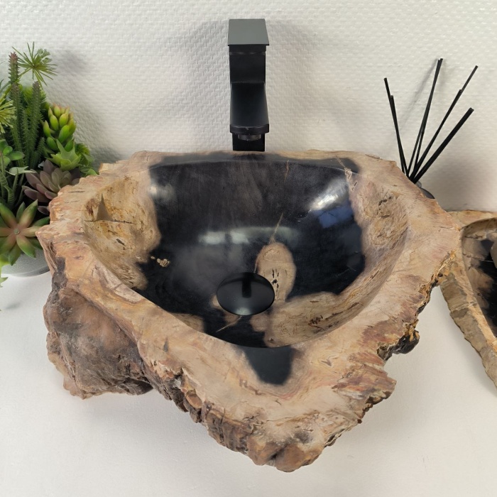 v70u6gjbg3vot23gju051cvqr1533m2q