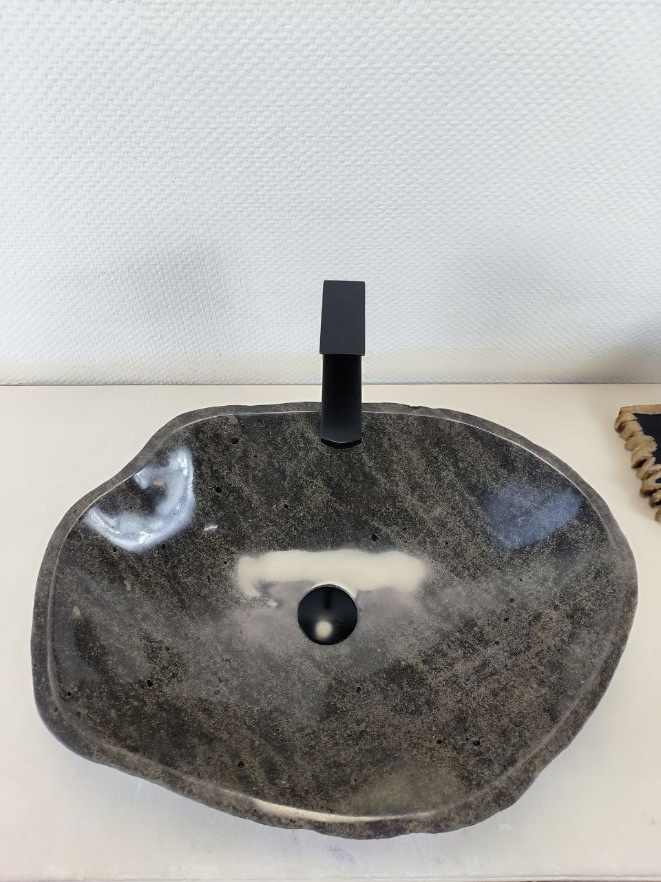 Раковина из речного камня RS-66229 58х42х15 из натурального камня
