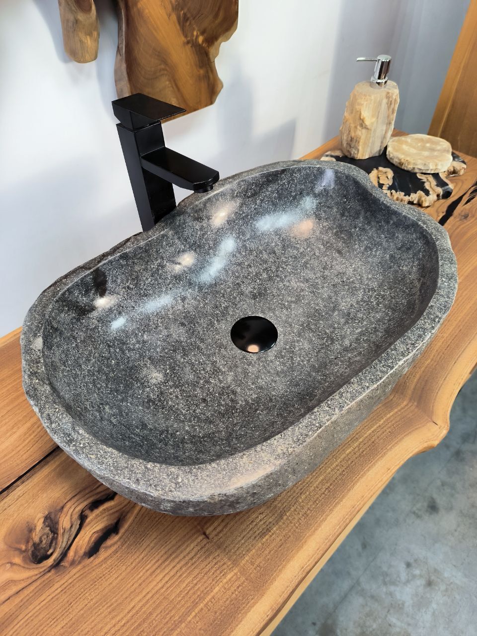 Раковина из речного камня RS-65898 54х39х15 из натурального камня