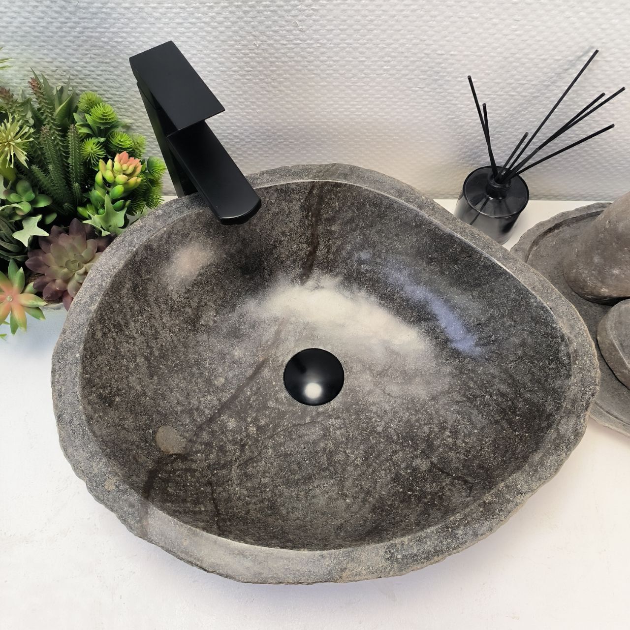 Раковина из речного камня RS-64142 (50*42*15) из натурального камня