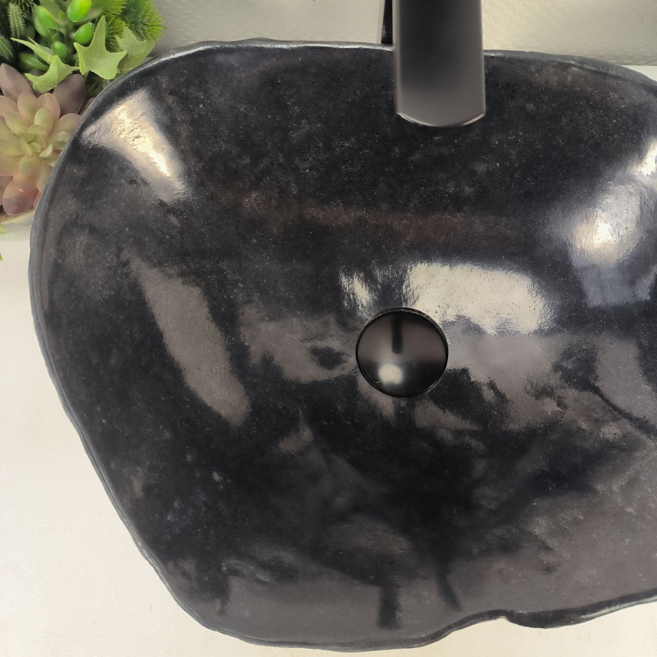 Раковина из речного камня RS-65191 44*36*15 из натурального камня