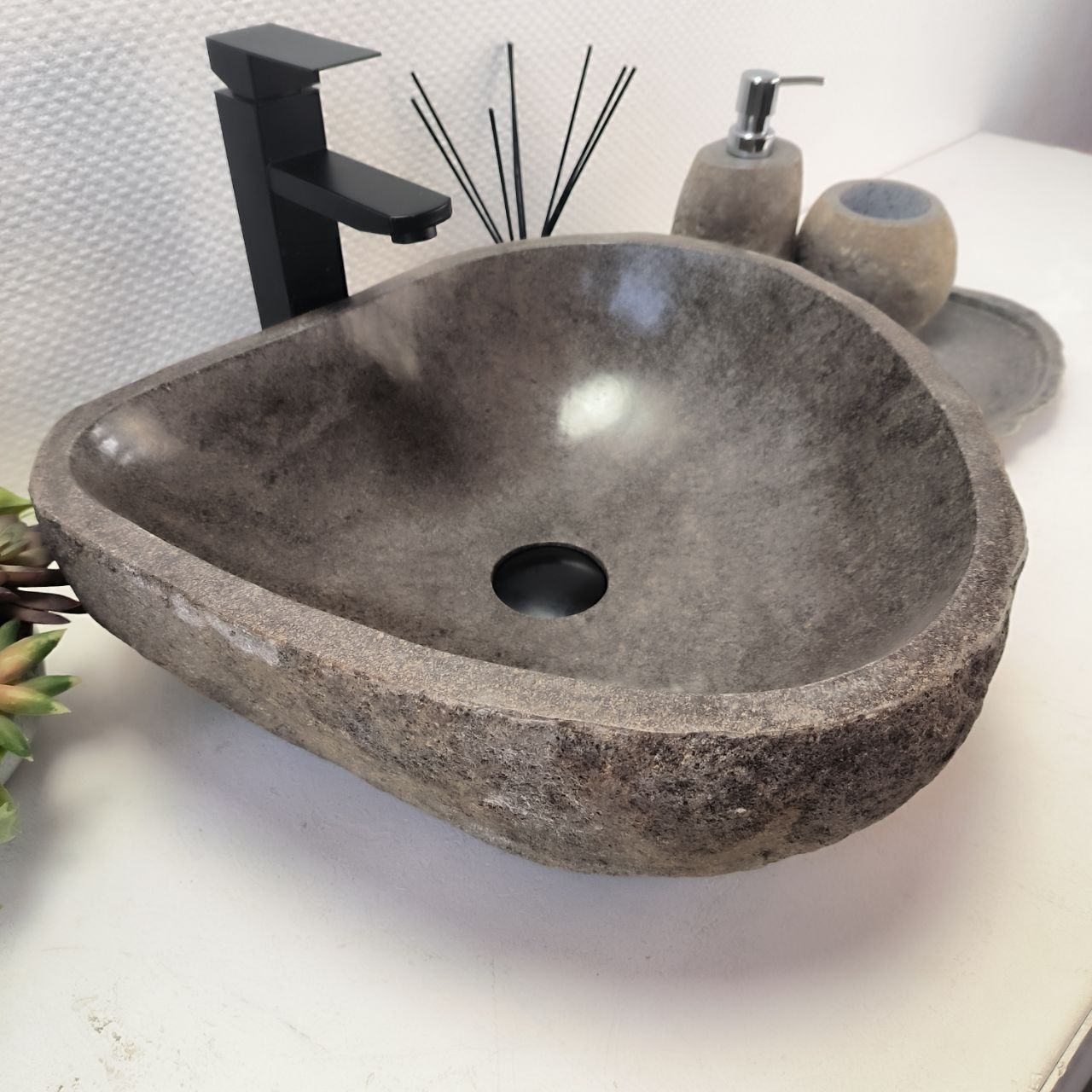 Раковина из речного камня RS-63496 (44*43*15) из натурального камня