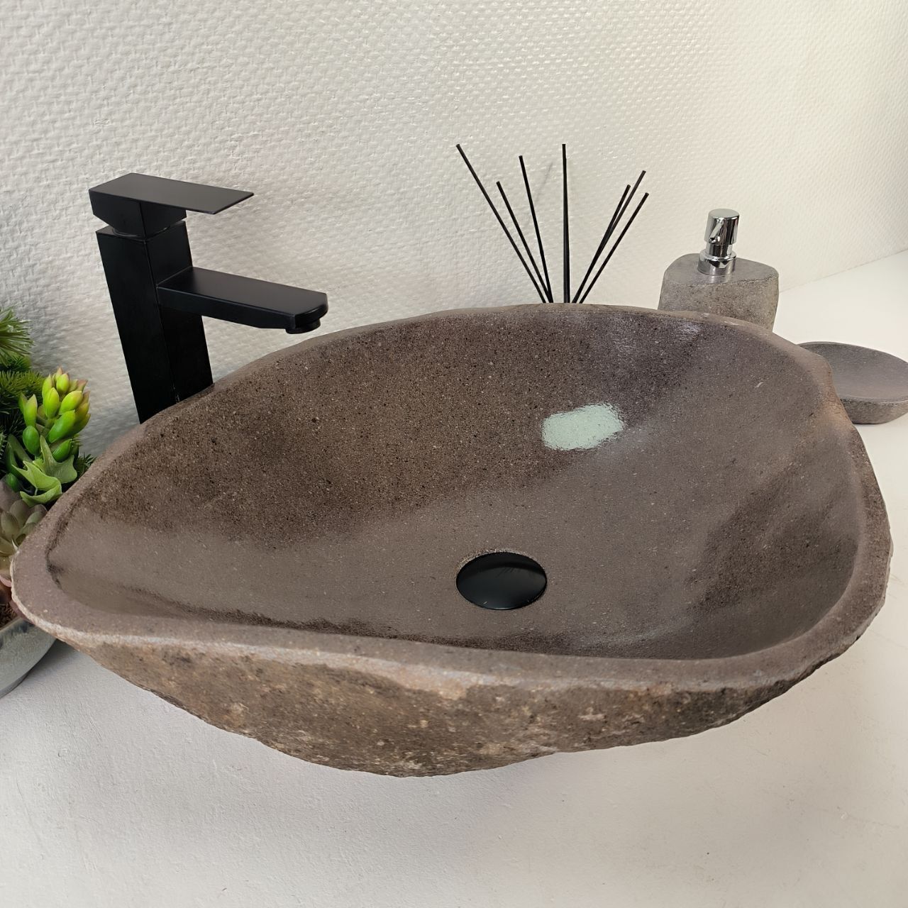 Раковина из речного камня RS-65227 58*47*15 из натурального камня