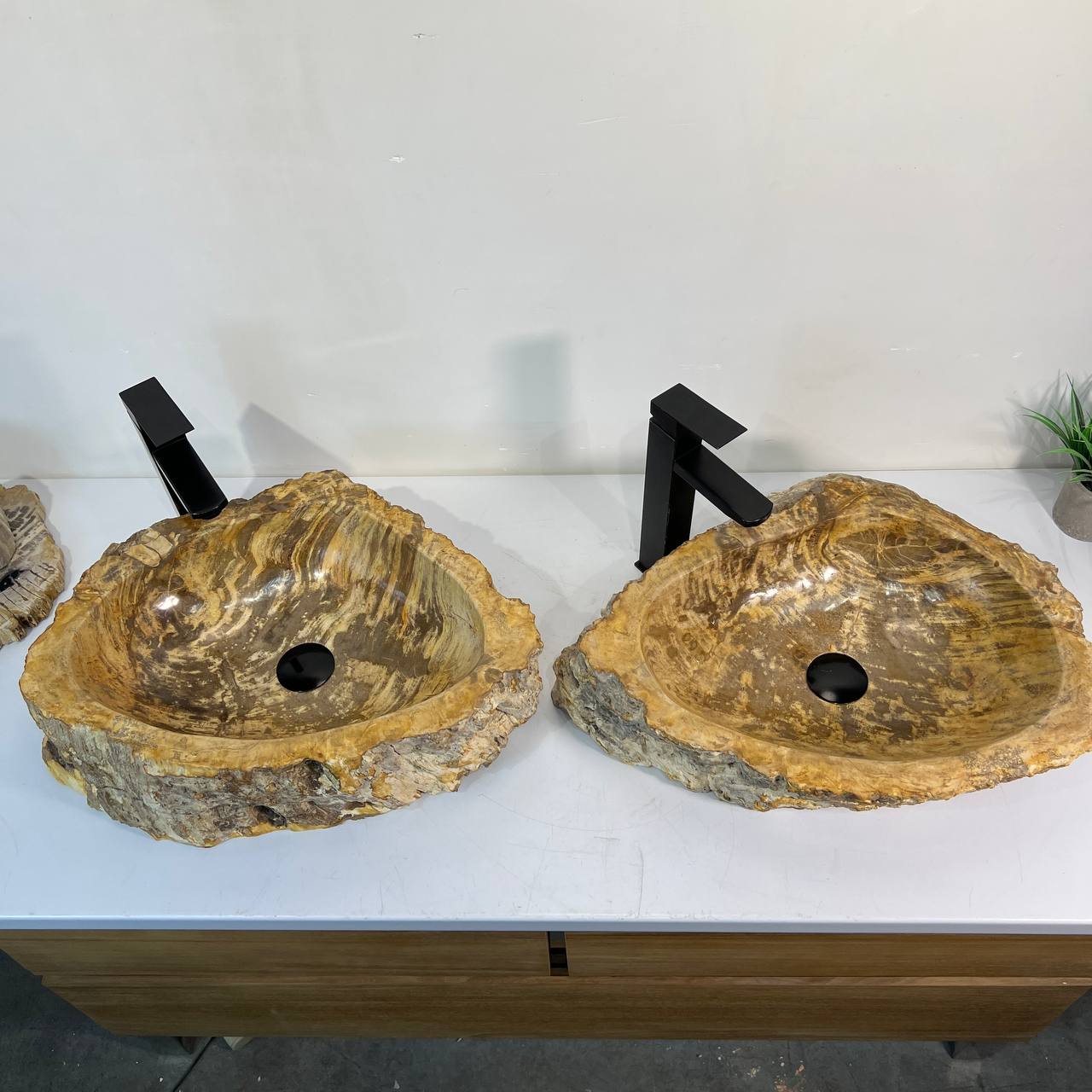 Раковина из окаменелого дерева ПАРА! OD-67024 54*42*15 из натурального камня