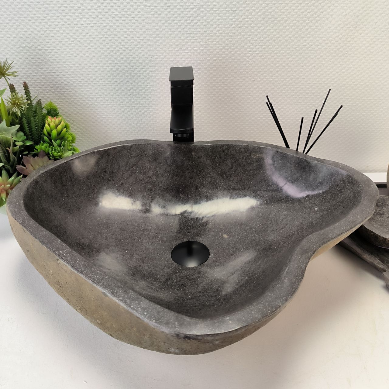 Раковина из речного камня RS-62788 (60*48*15) из натурального камня