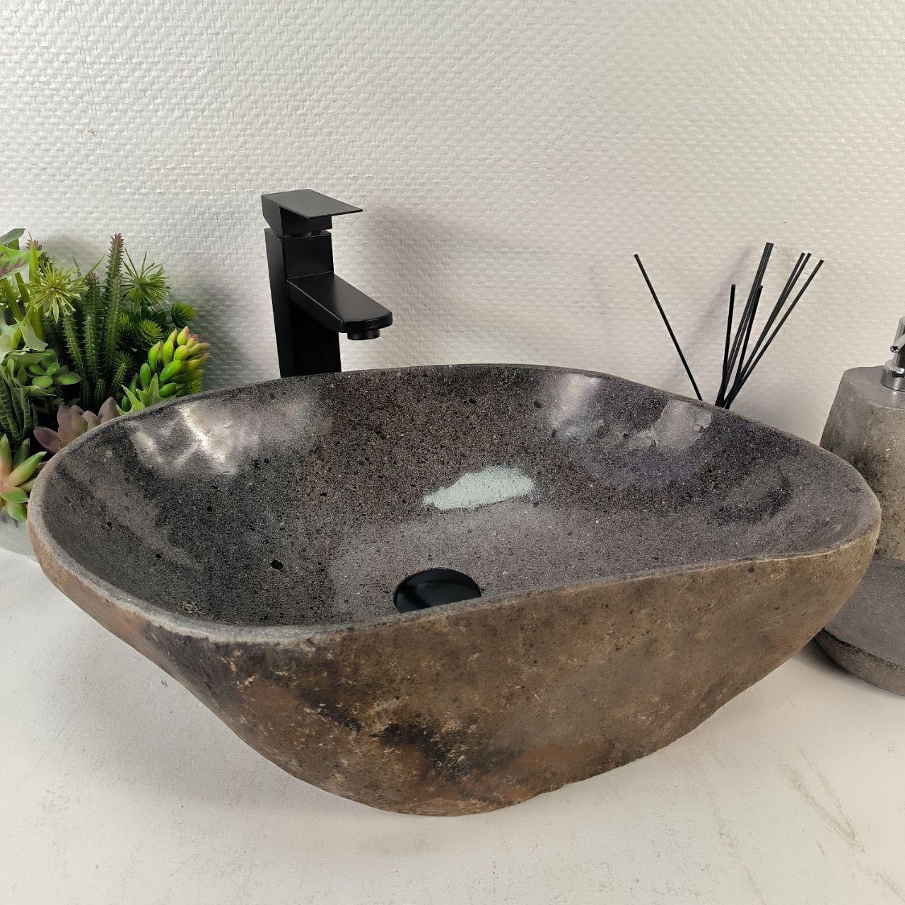 Раковина из речного камня RS-65281 56*38*15 из натурального камня