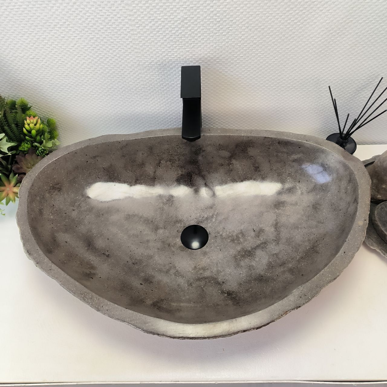 Раковина из речного камня RS-63526 (77*50*15) из натурального камня
