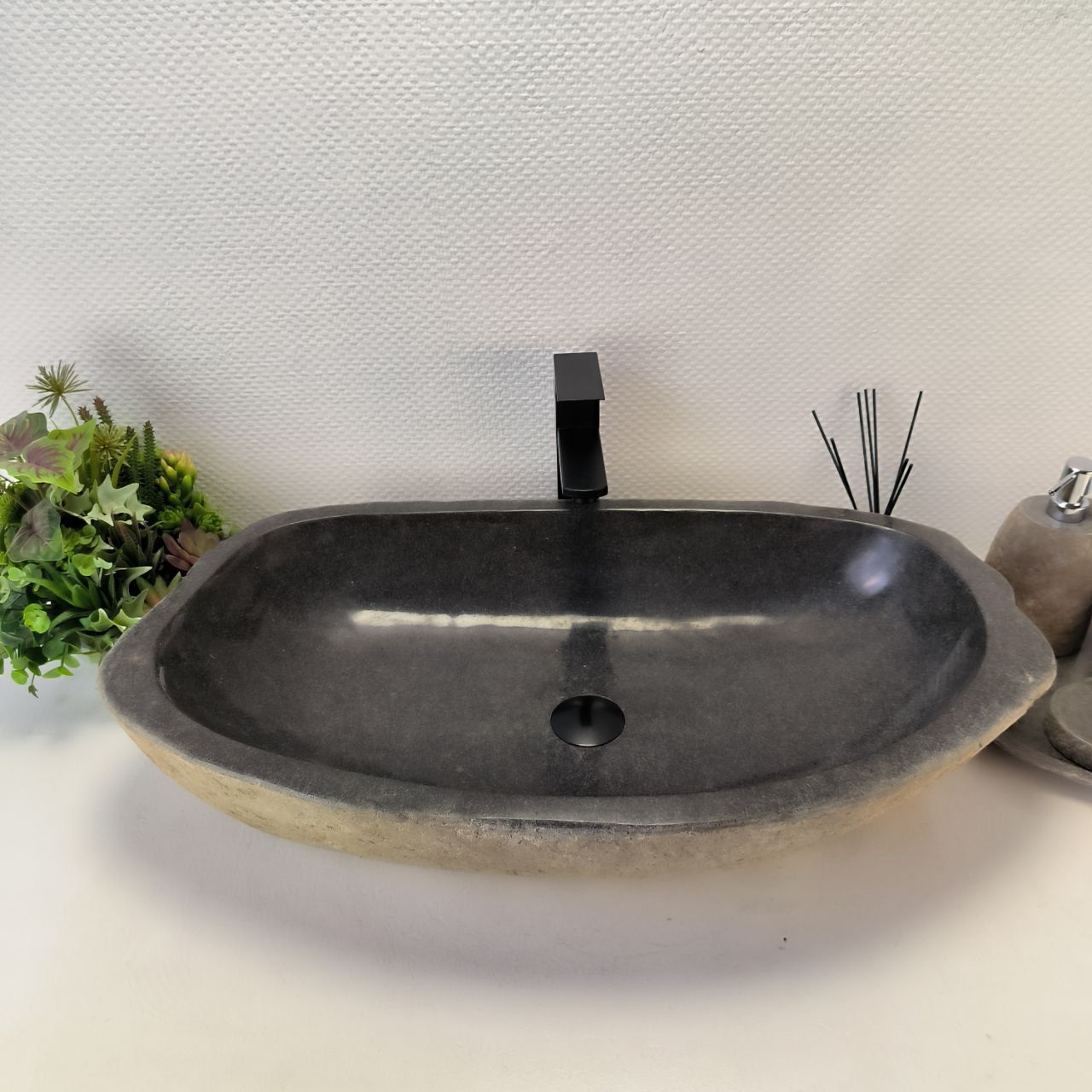 Раковина из речного камня RS-63532 (75*43*17) из натурального камня
