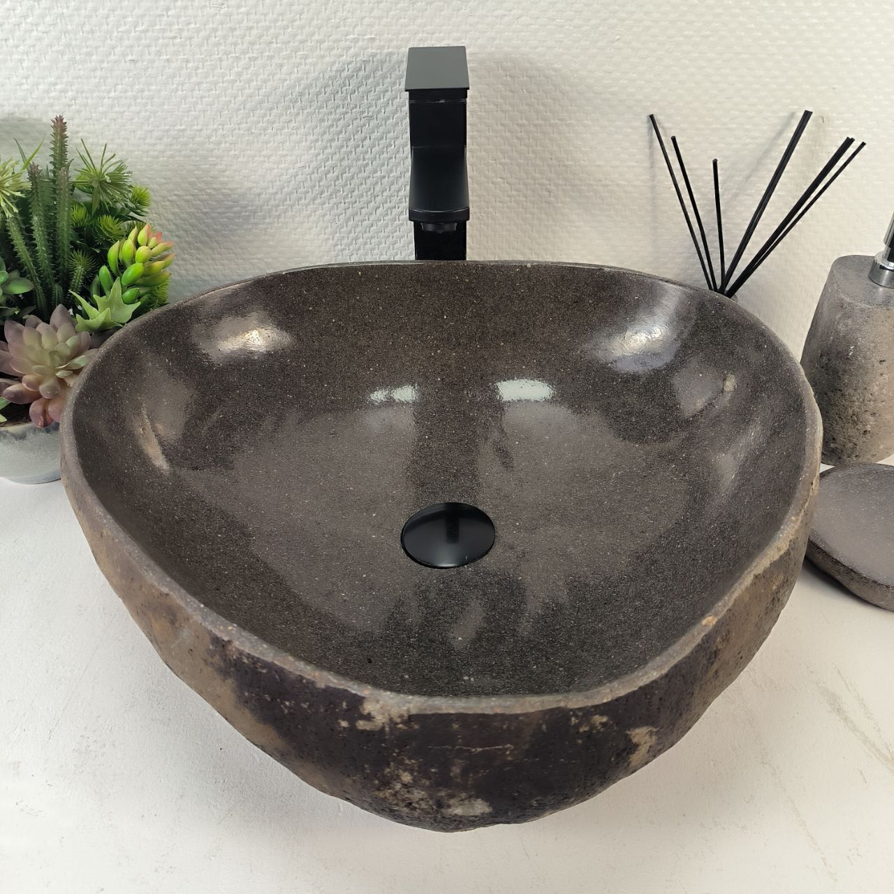 Раковина из речного камня RS-65257 48*44*15 из натурального камня