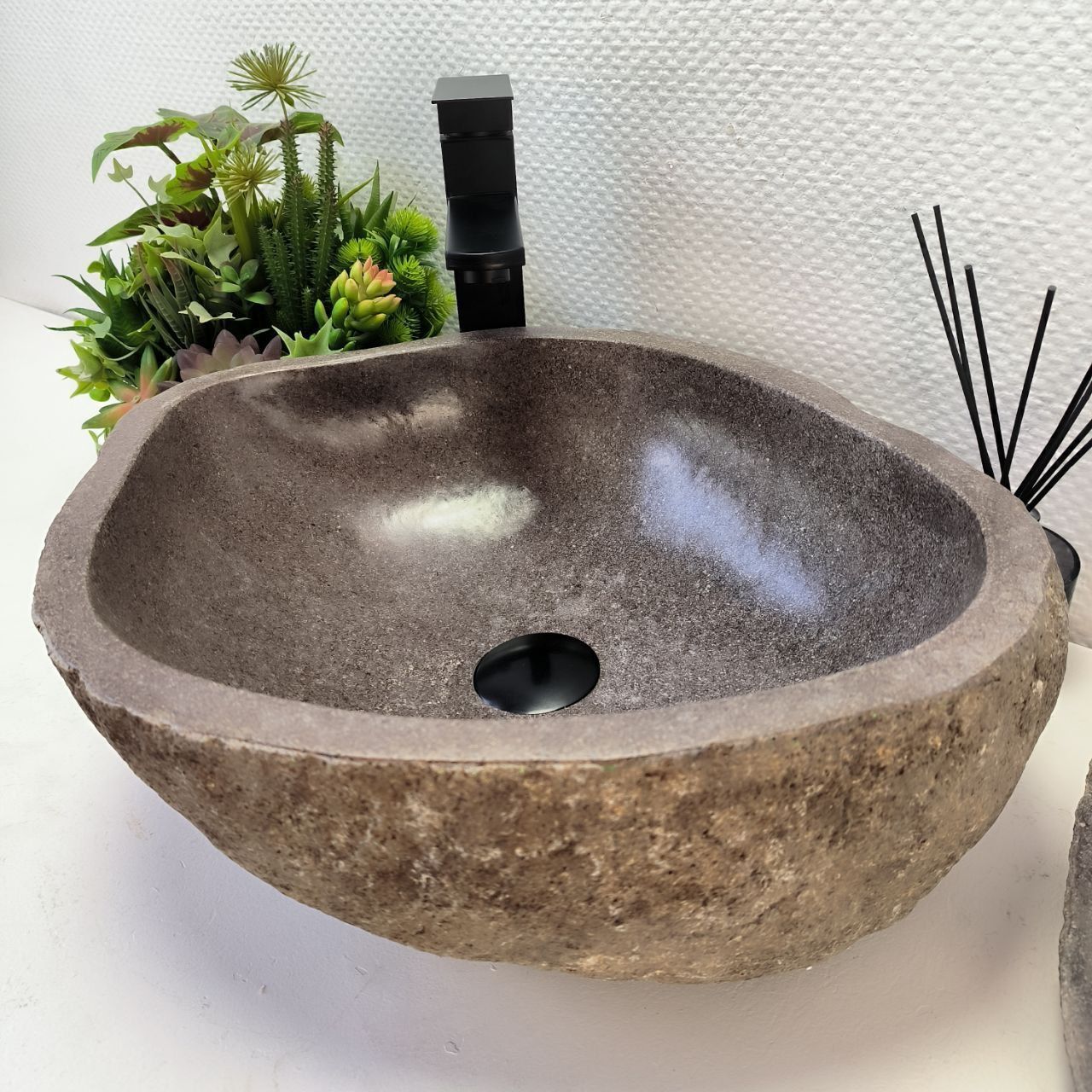 Раковина из речного камня RS-64132 (47*39*15) из натурального камня