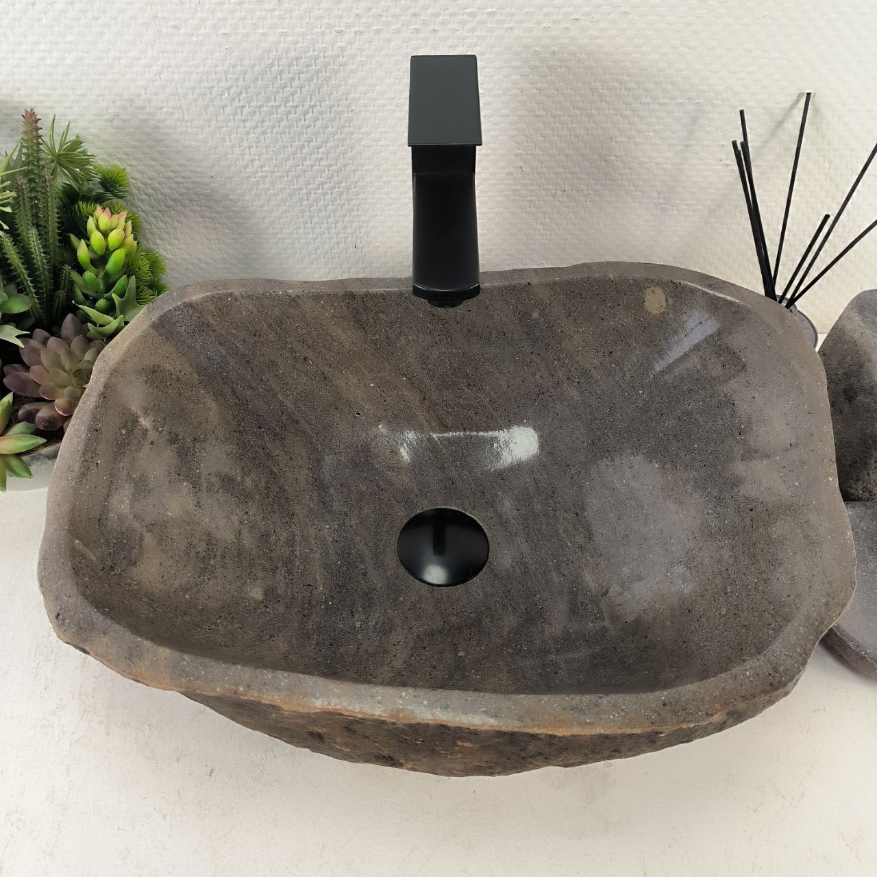 Раковина из речного камня RS-65117 48*35*15 из натурального камня