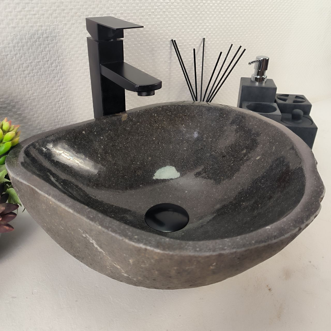 Раковина из речного камня RS-64997 38*35*15 из натурального камня