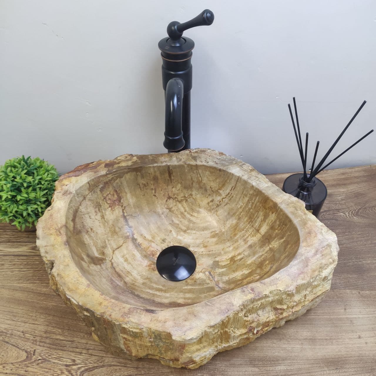 r1ye16snb66l2f3akqujv7jfu4loallu