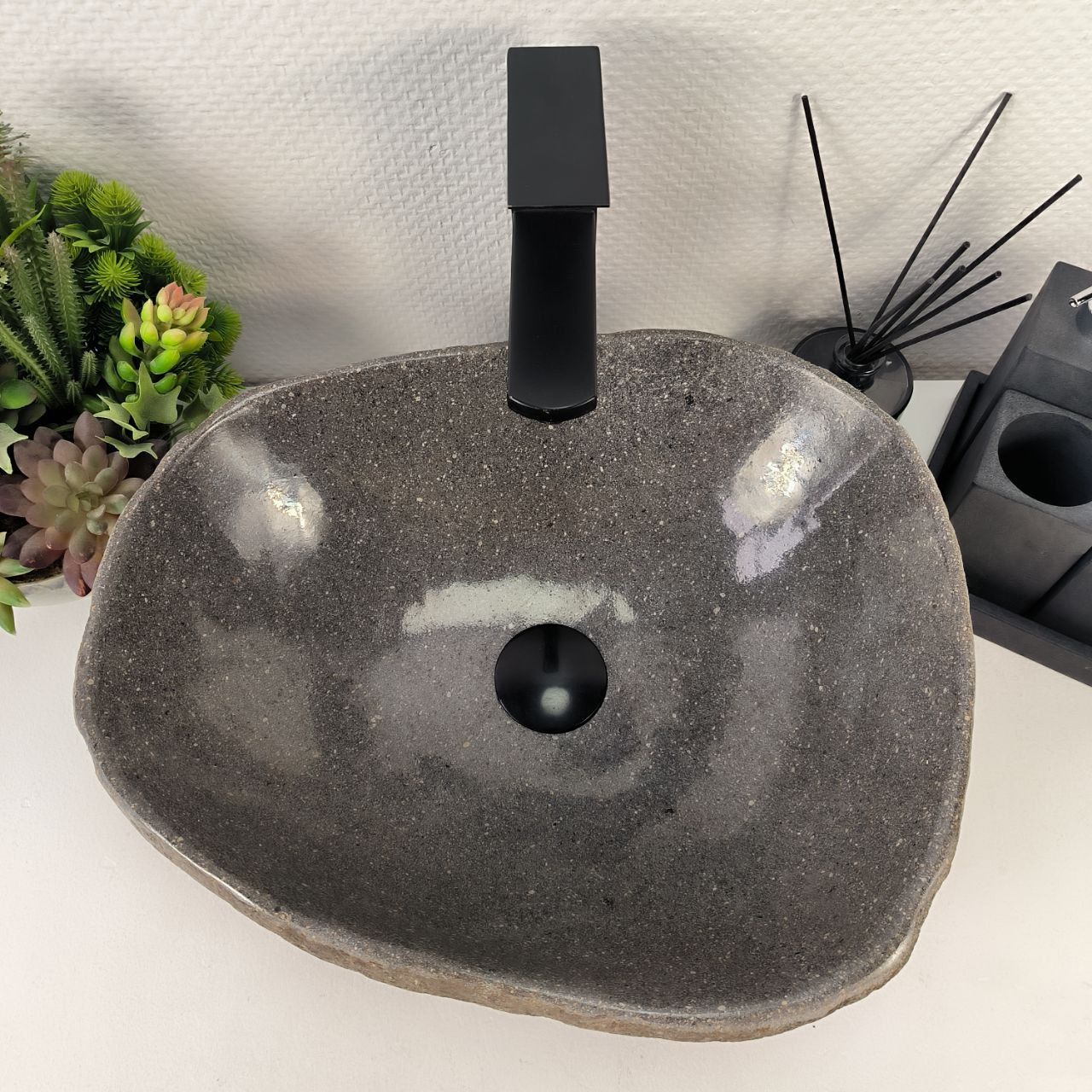 Раковина из речного камня RS-64907 43*38*15 из натурального камня