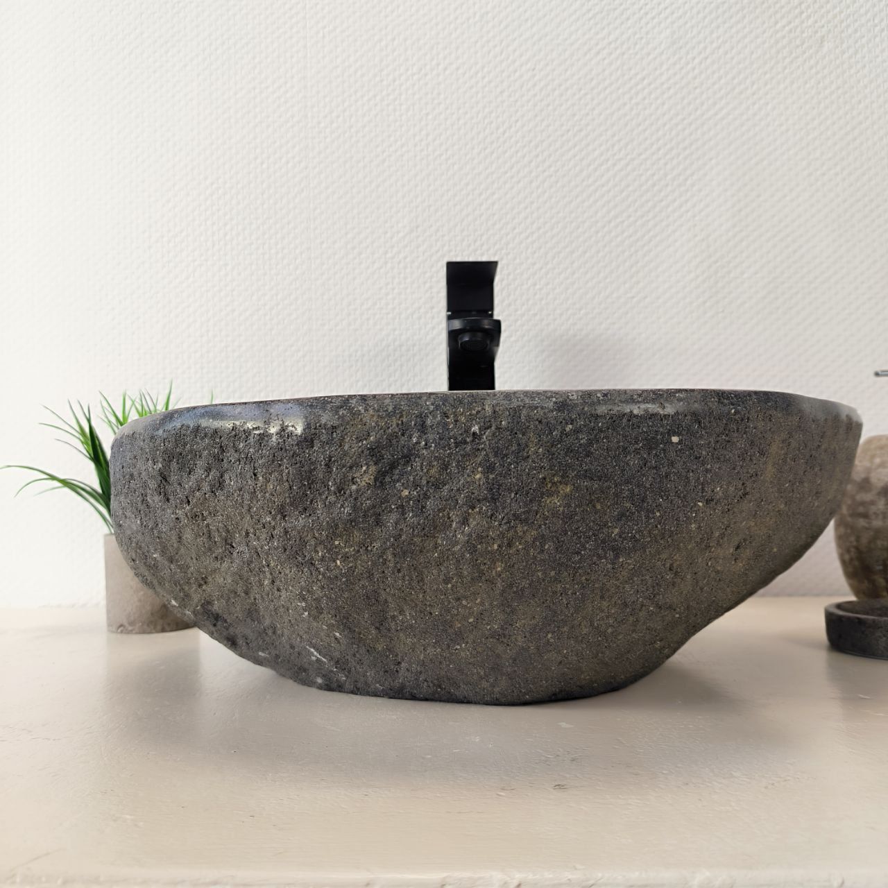 Раковина из речного камня RS-66013 46х37х15 из натурального камня