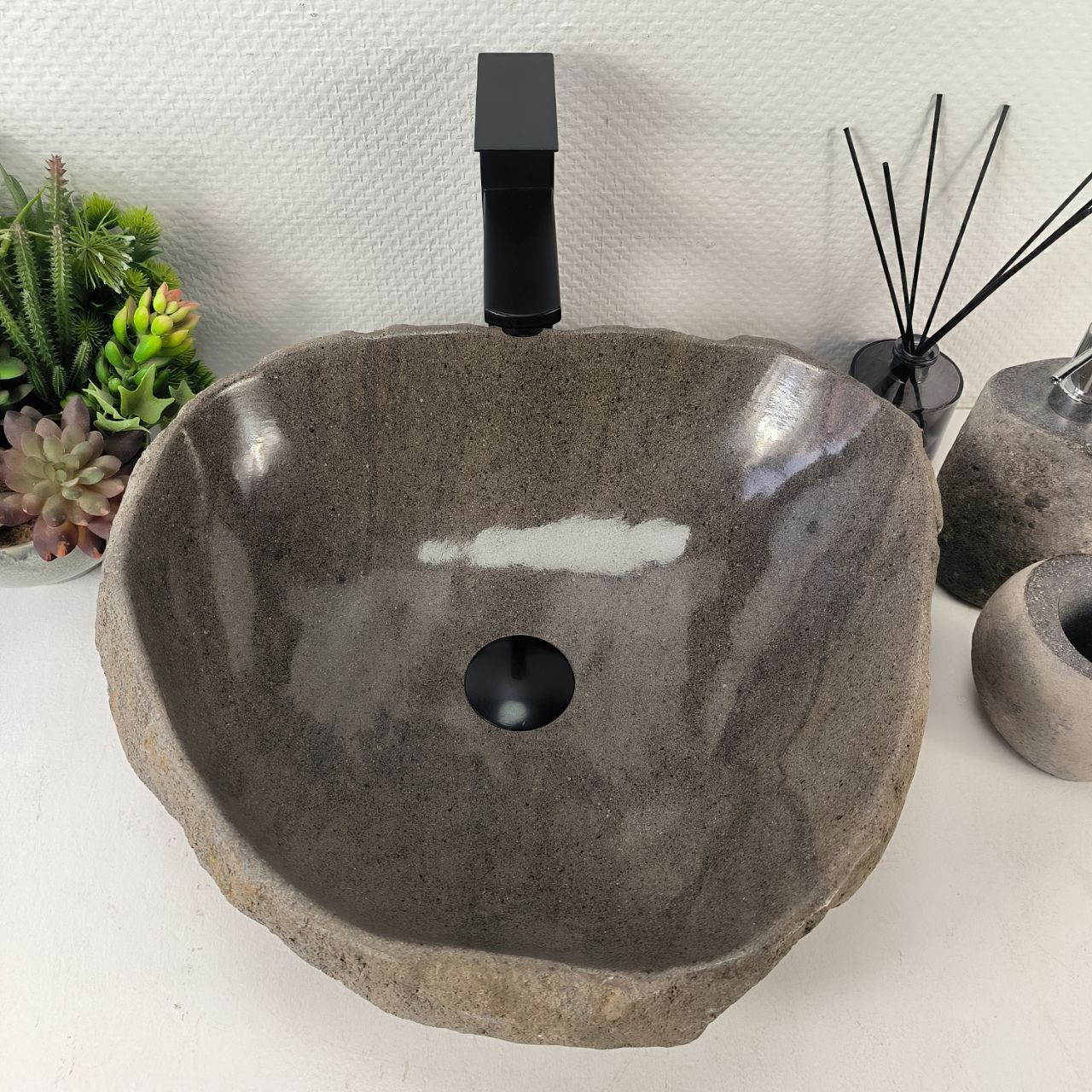 Раковина из речного камня RS-65443 46*42*15 из натурального камня