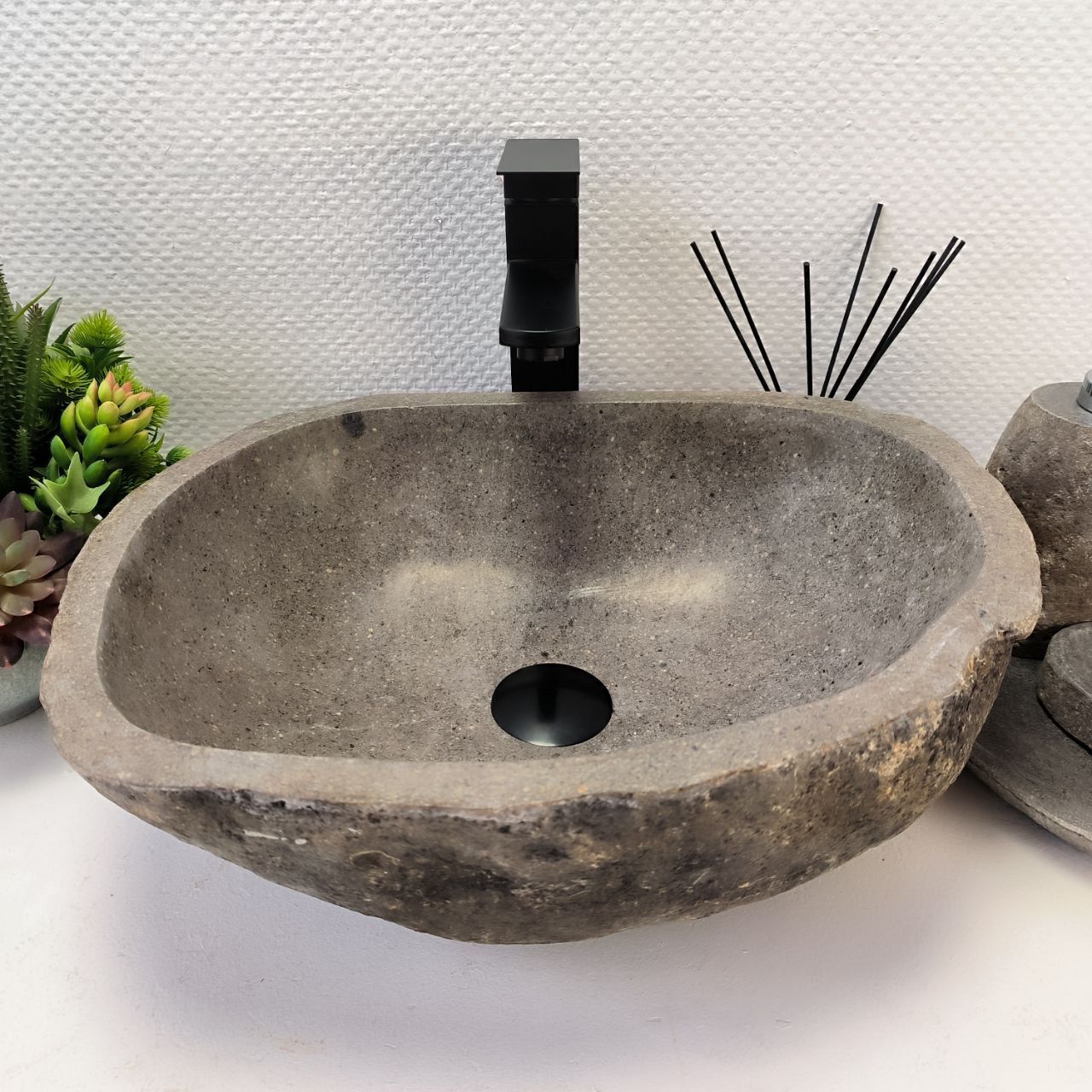 Раковина из речного камня RS-64131 (45*35*15) из натурального камня
