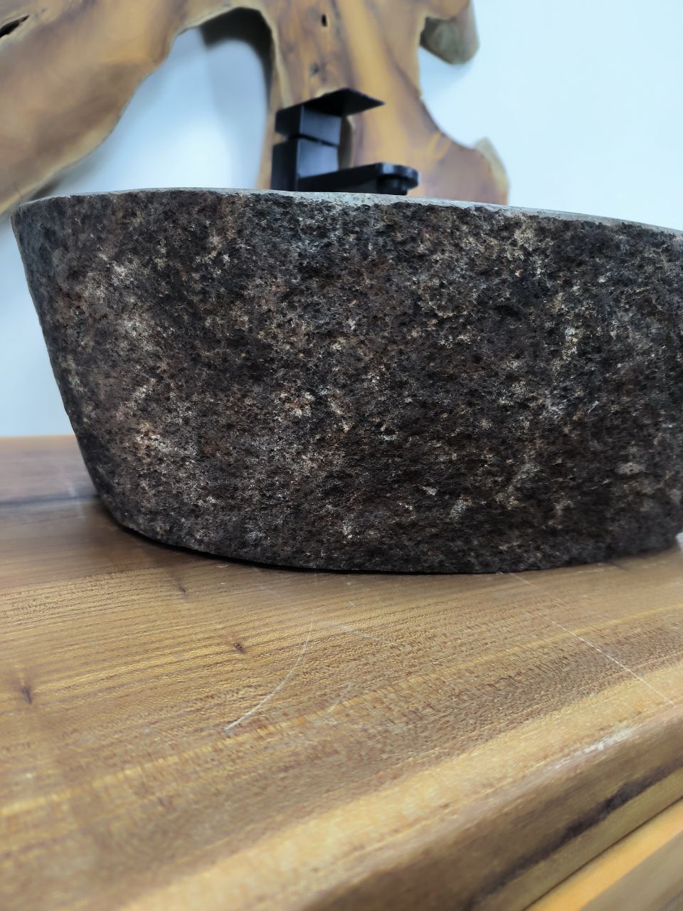 Раковина из речного камня RS-66389 56х38х15 из натурального камня