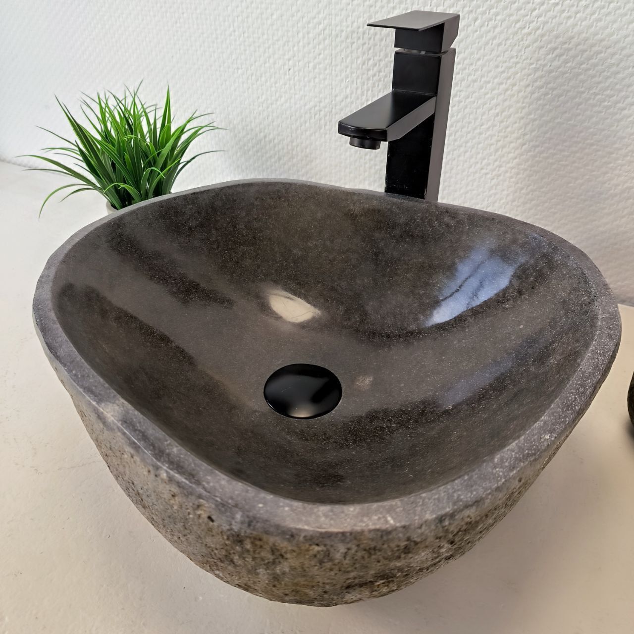 Раковина из речного камня RS-66009 42х37х15 из натурального камня