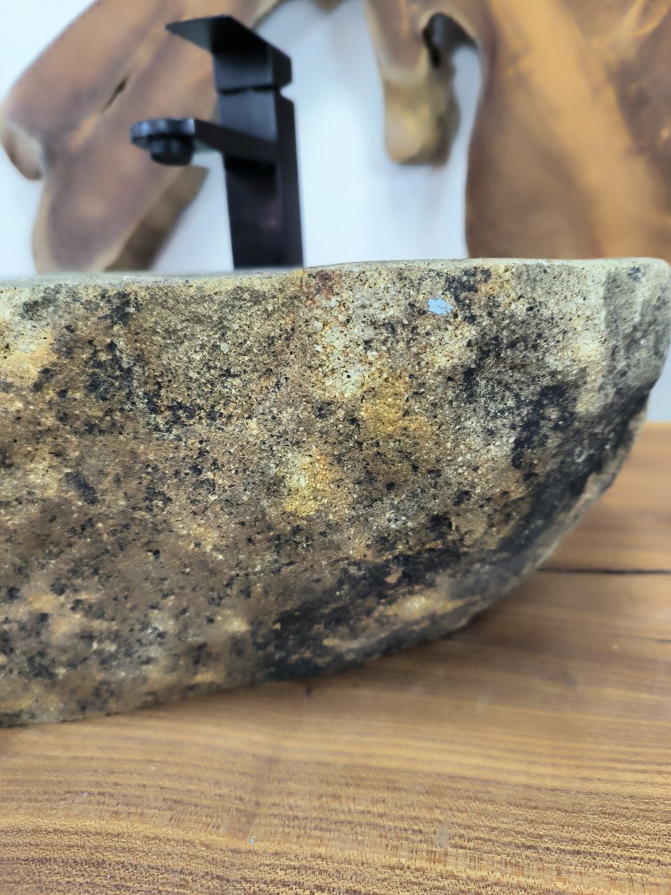 Раковина из речного камня RS-66300 46х29х15 из натурального камня