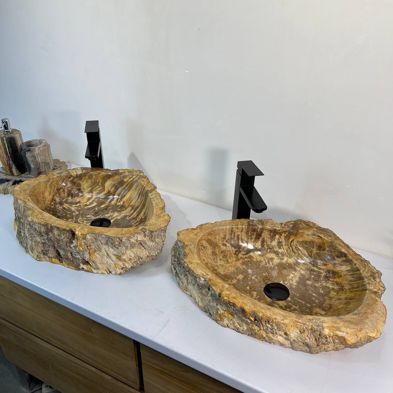 Раковина из окаменелого дерева ПАРА! OD-67024 54*42*15 из натурального камня