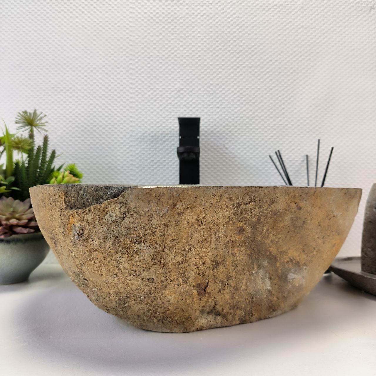 Раковина из речного камня RS-63855 (46*42*15) из натурального камня
