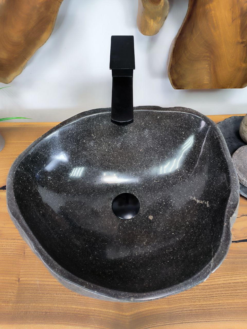Раковина из речного камня RS-66343 45х39х15 из натурального камня